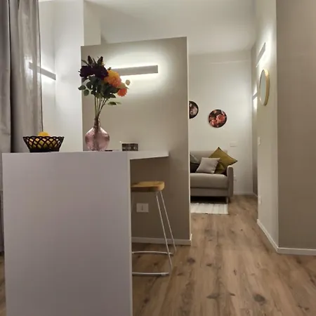 Arena 40 Romeo Apartment